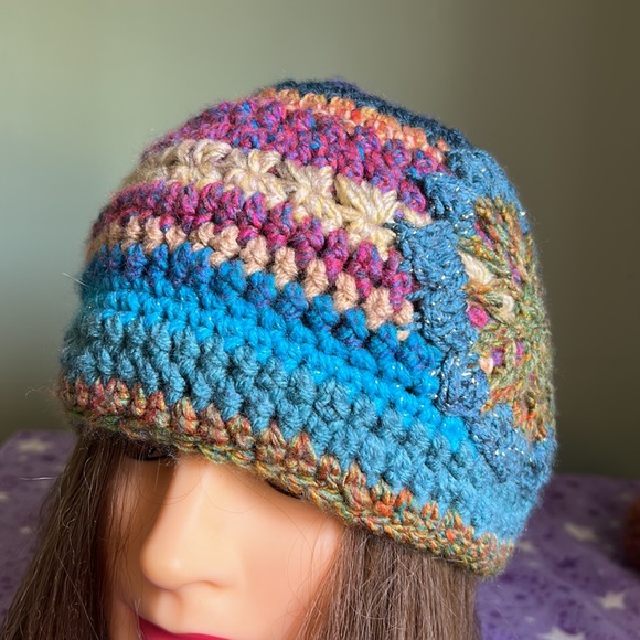 Crochet flower beanie soft mandala acrylic yarn delicate hat medium new - Picture 3 of 7